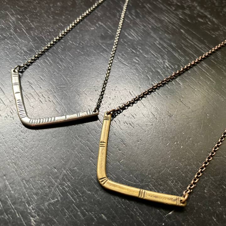 Colar Esculpido V - 2 Opções de Metal por atacado de Jennifer Kahn Jewelry