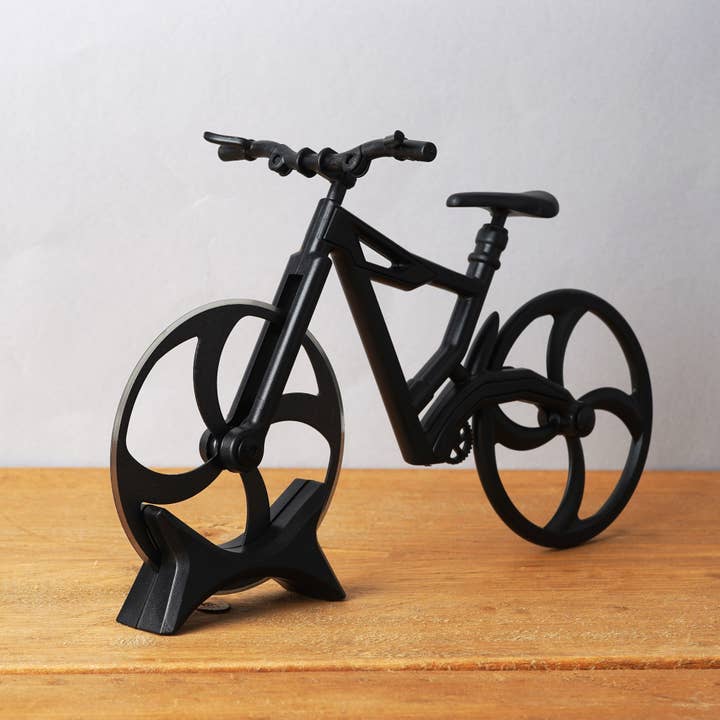 CGB Giftware - Wholesale Pizza wheel - Dapper Chap 'King Of The Pizza' Bike Pizza Cutter1