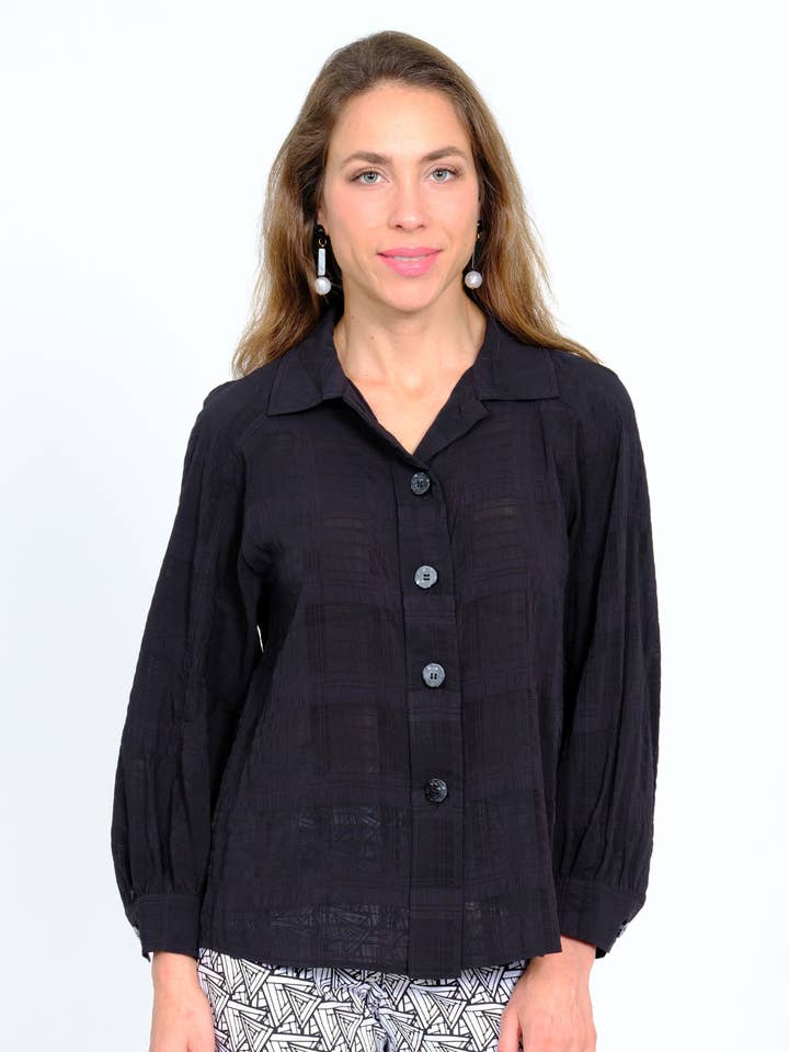 Blouse à manches longues avec boutons devant Lior Black - Columbia pour la vente par LIOR / ALISHA D