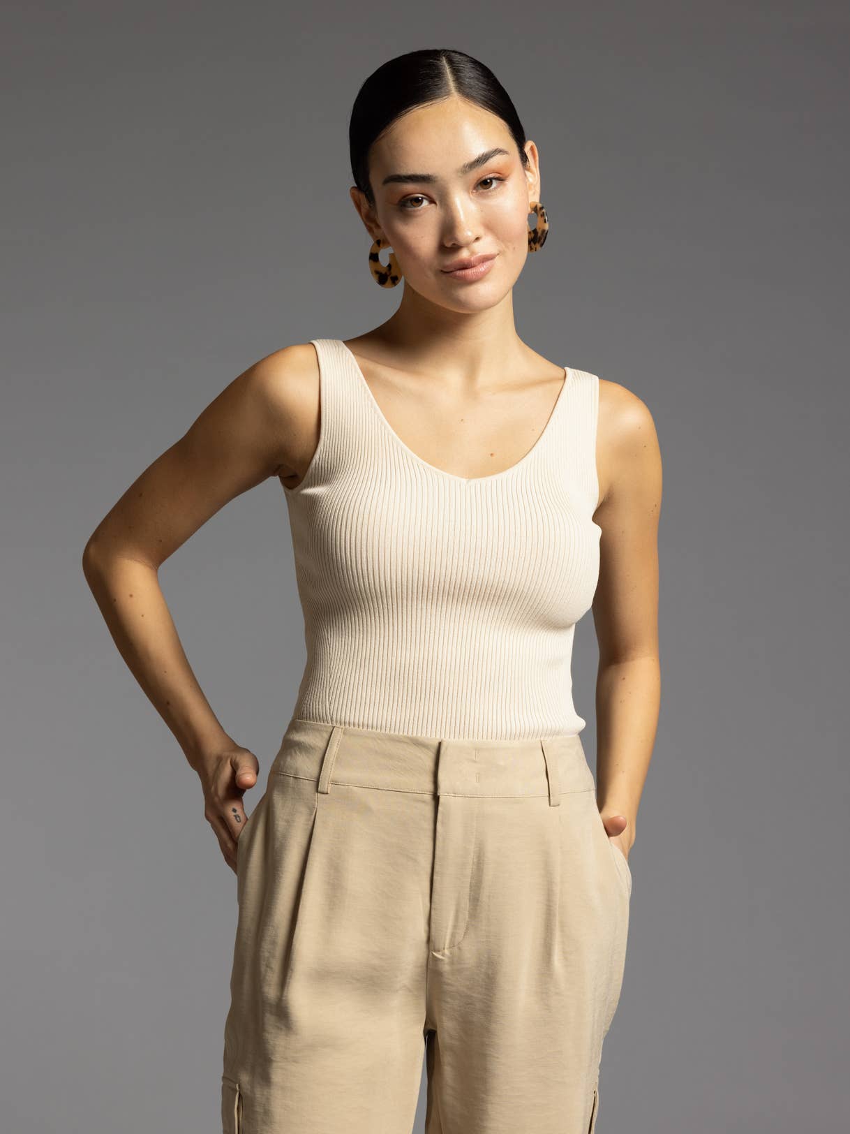 Weekend Los Angeles - Vente Débardeur – femme - Débardeur côtelé à encolure en V - TIA TANK5