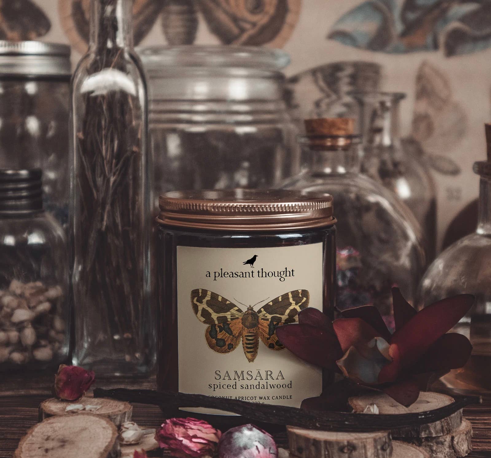 A Pleasant Thought - Venta al por mayor Velas en tarros - SASĀRA | SÁNDALO ESPECIADO | TARRO VELA1