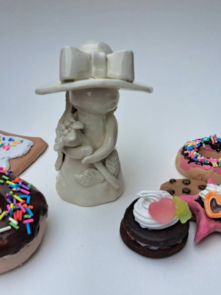 La Chapellière Statuette for wholesale by Boutique d'Ailleurs