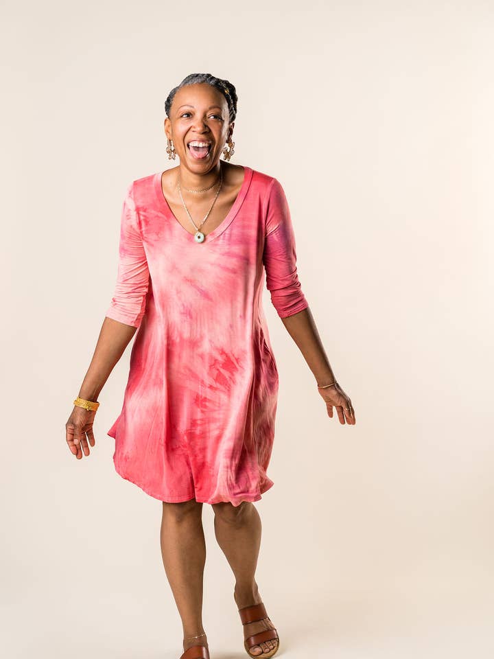 Bambu Klänning med Fickor - 3/4 Ärm V-Neck för wholesale av Christine Shirley