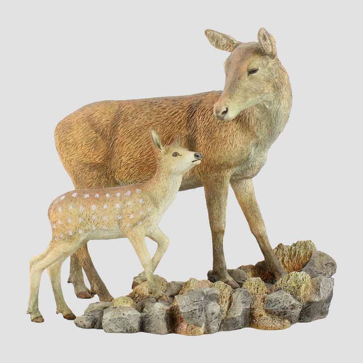 Tendres moments biche et faon de cerf rouge modèle Country Artists pour la vente par Grays 1922