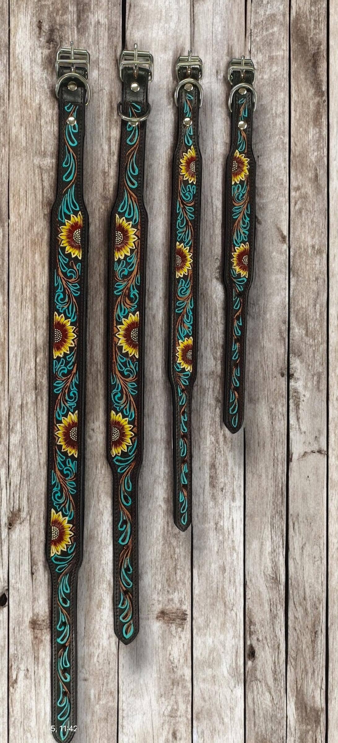 Double B Wild Rags – coleira - Cão por atacado – Coleira para cachorro em couro legítimo com detalhes gravados: naipes, girassol, pena, strass, cacto e floral - Double B Wild Rags8