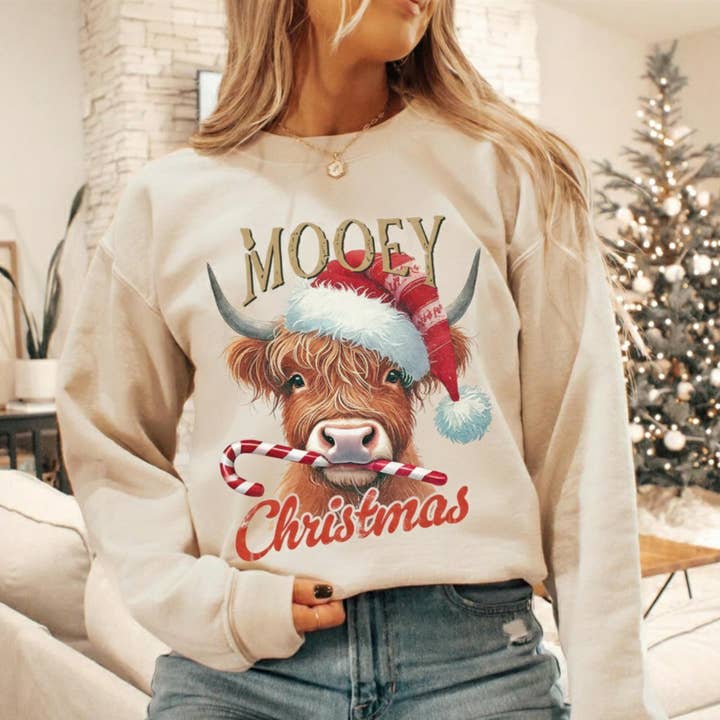 Sweat-shirt de Noël vache de la ferme Mooey Christmas - Pull de Noël pour la vente par Madi Moosh