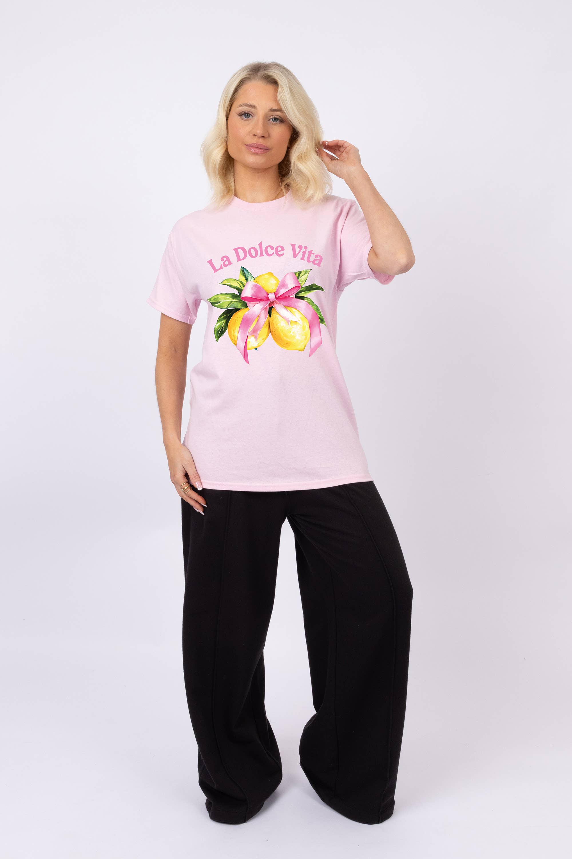 Missi Clothing - Wholesale T-shirt met print - Dames - Dames T-shirt La Dolce Vita met bedrukte strik (Custom pack)1