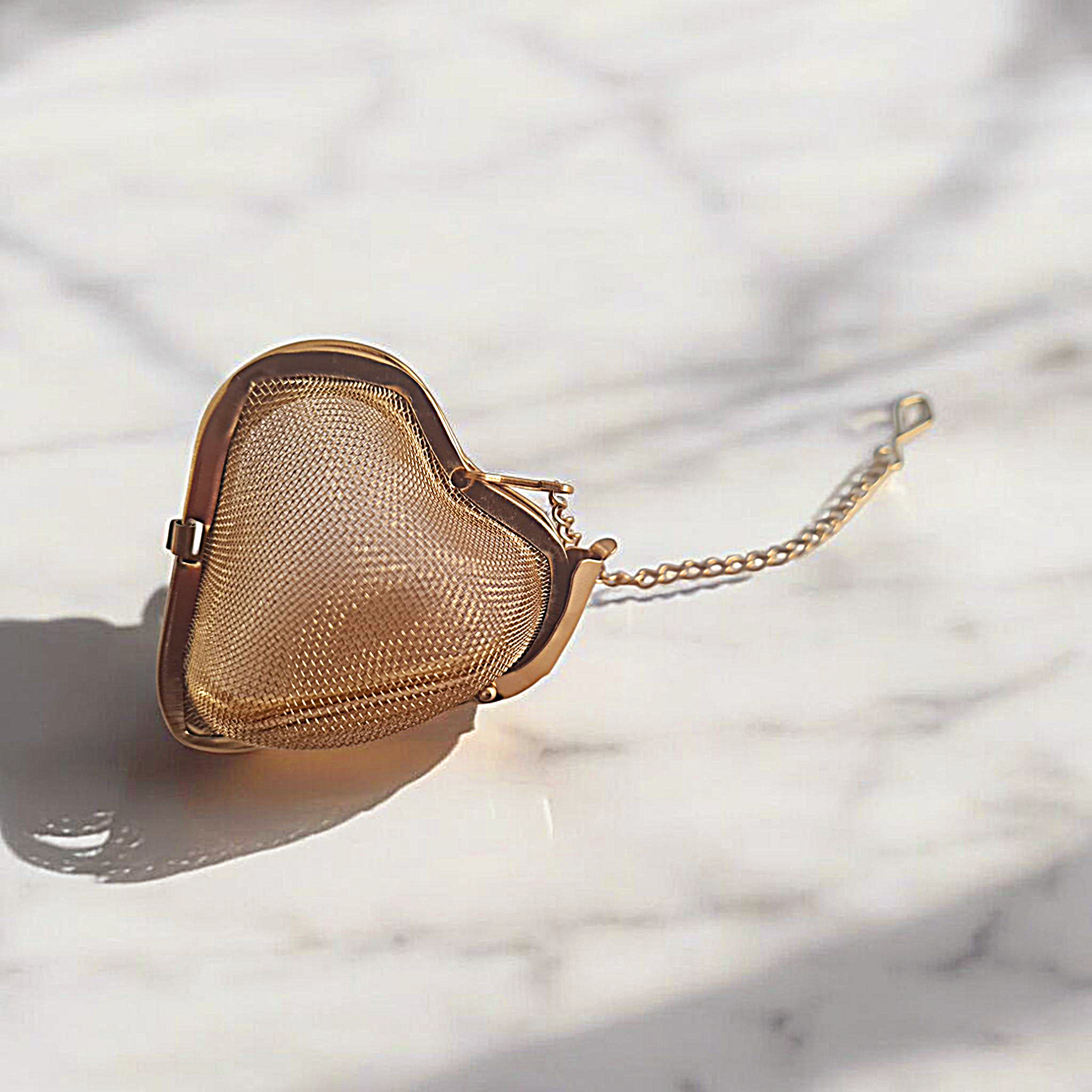 Sostraw & SmartThings - Vente Passoires à thé/infuseurs - Infuseur à thé en forme de cœur en maille - 4 couleurs disponibles9