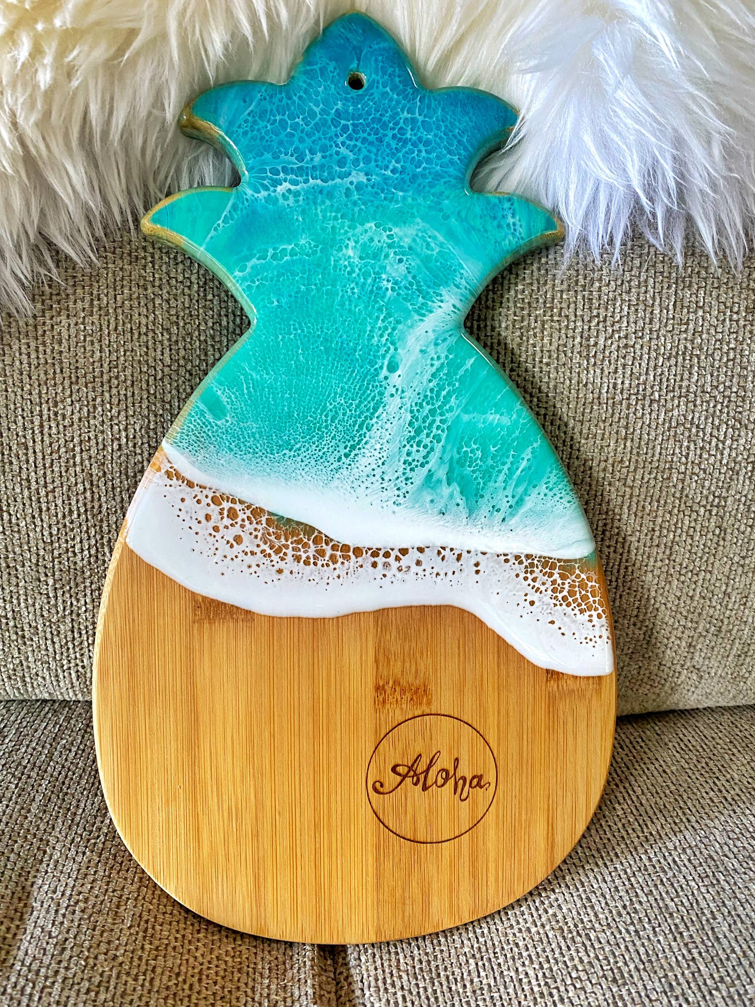 TBM Creations LLC - Vendita all'ingrosso Taglieri per formaggio - Tagliere in resina a forma di ananas realizzato a Maui | Tagliere per formaggi7