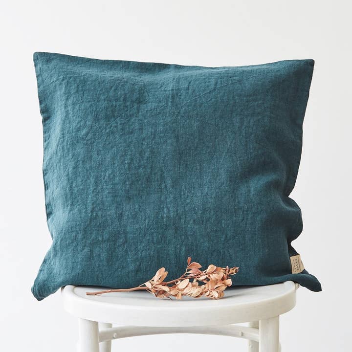 Fodera per cuscino in lino Deep Water per la vendita all'ingrosso da parte di Linen Tales (We cover U.S. import duties)