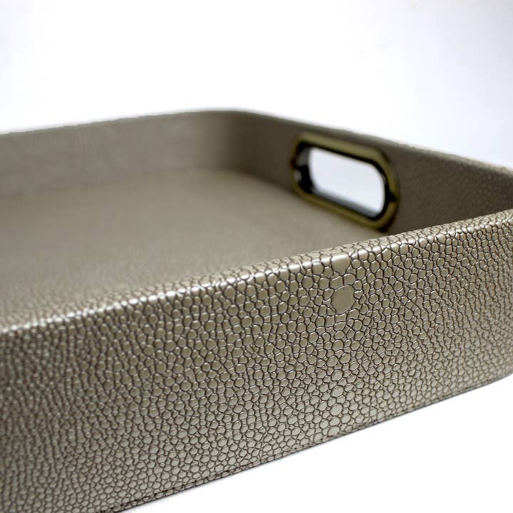 Signature Home Collection GmbH - Wholesale Serving Tray - Beige rectangular tray – stingray skin look & brass handles3