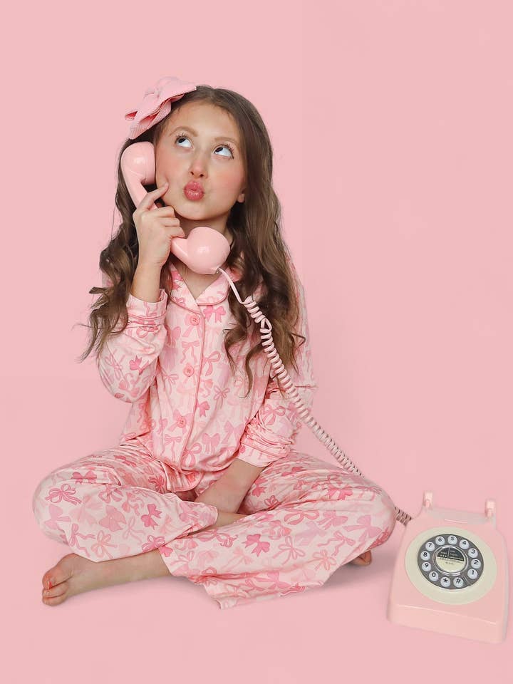 CONJUNTO ACAMPANADO DE ENSUEÑO BLISSFUL BOWS PARA NIÑA para venta al por mayor de Dream Big Little Co.