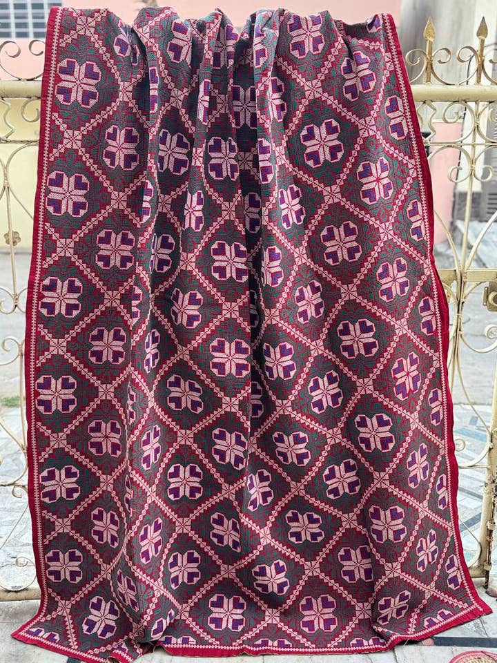 Tapis en coton tissé doux fait à la main sur des métiers à tisser traditionnels pour la vente par GYPSY STUDIO