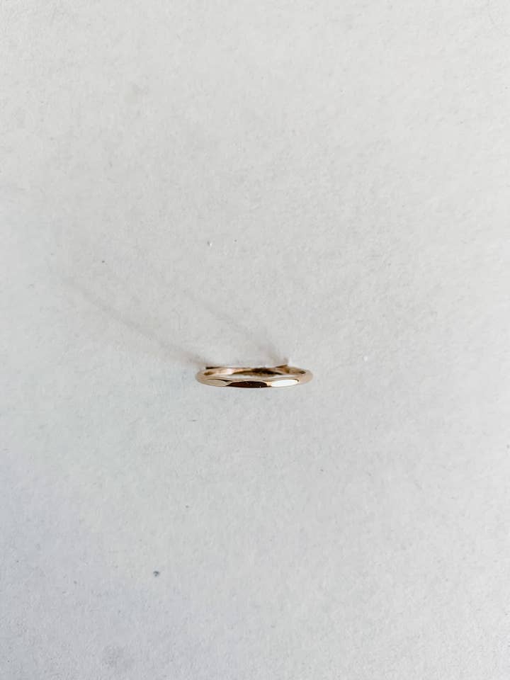 Klassisk hamret ring for engroshandel hos Simply Jules Jewelry