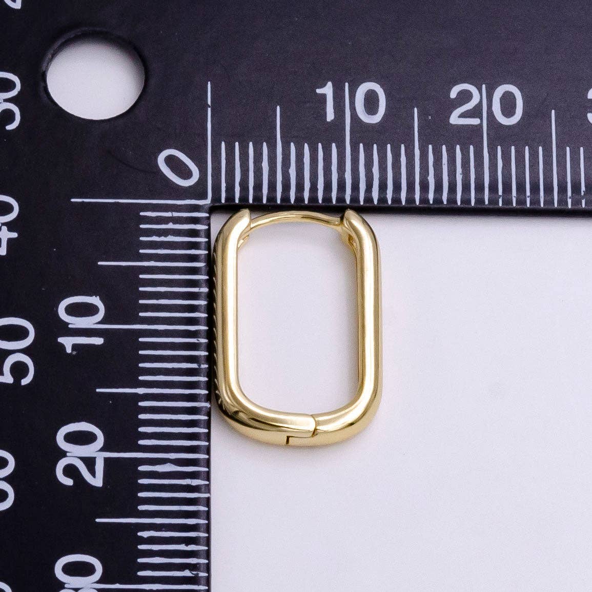Aim Eternal – wholesale Hoop-örhängen – 14K guldfyllda minimalistiska ovalformade huggie-örhängen, 18 mm1