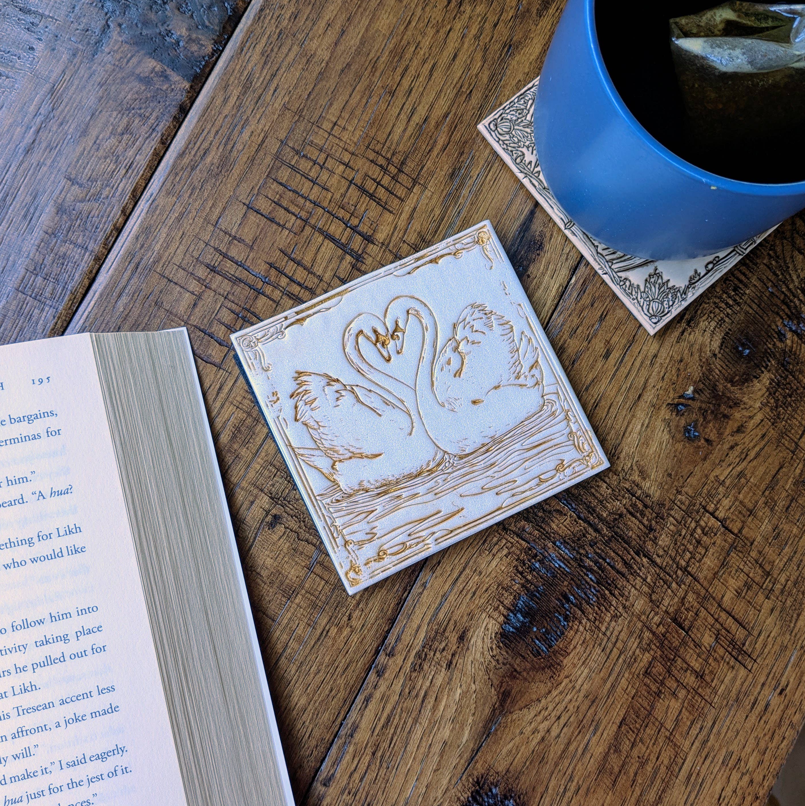 Stag and Branch - Vente Sous-verre - Dessous de verre en argile polymère Cygne blanc et or