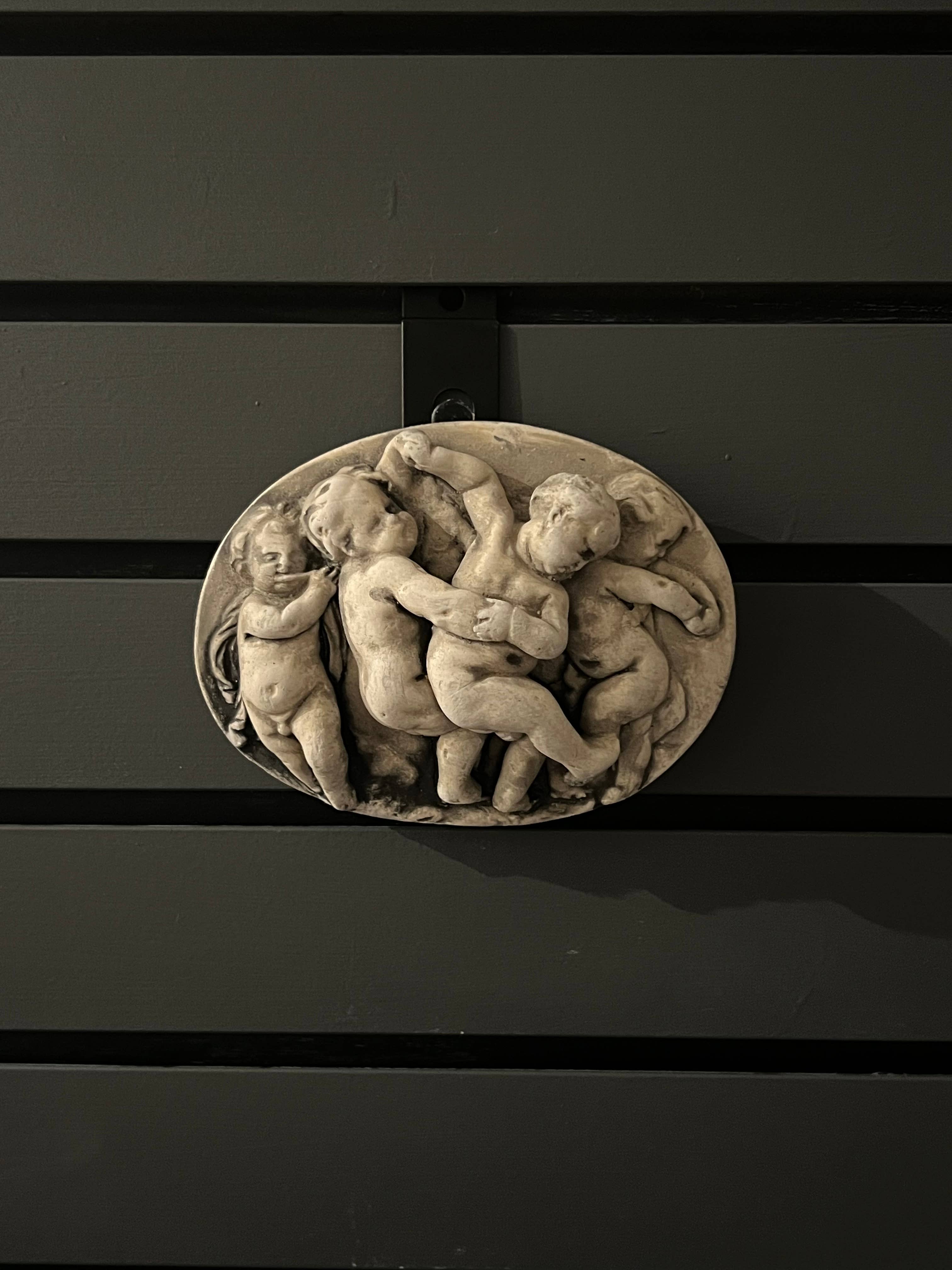 Masterpiece Studio - Wholesale Plaque - Oval Cherubs Playing Wall Plaque (PL48)2