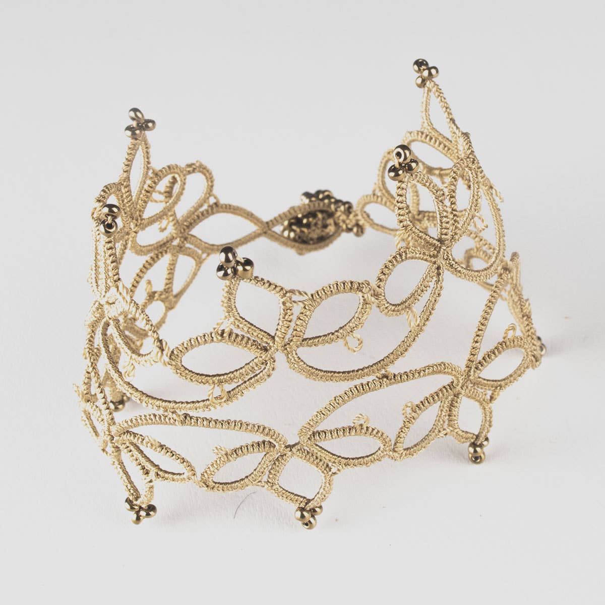 Silk Wool and Bijoux – Großhandel Armreif – „Gardenia“ Silk Tatted Armband5