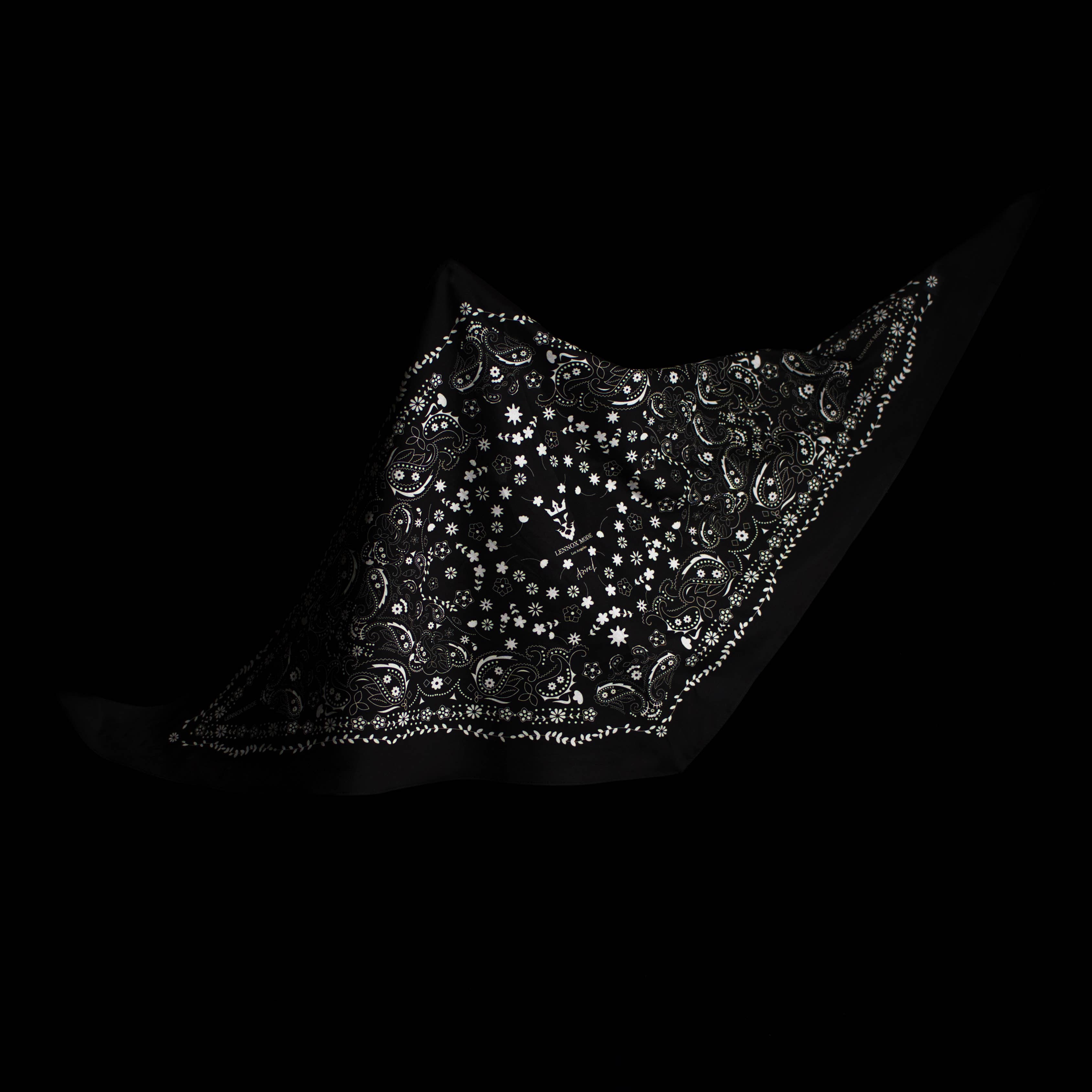 Malibu & Beyond Co /LENNOX MODE - Wholesale Bandana - Women's - Iconic classic Rock & Roll Paisley Bandana in Diamond shape!11