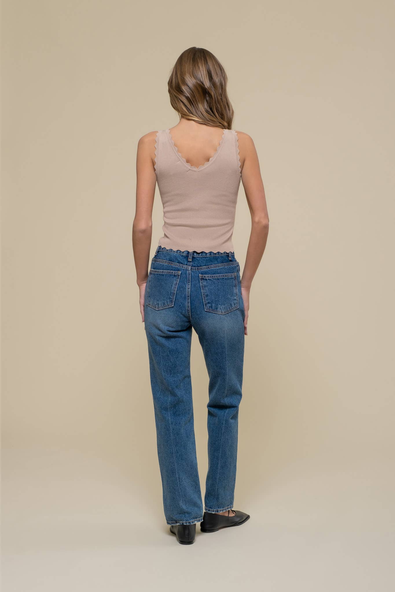 The Workshop Studio – wholesale Stickad topp - Dam – ÄRMLÖS TRÖJA MED KAMMUSSLINGSKANT STICKAD CROP TOP21