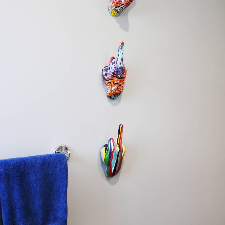 Interior Illusions Plus - Vente Sculpture - Sculpture murale en forme de graffiti au majeur, 9 pouces de haut4