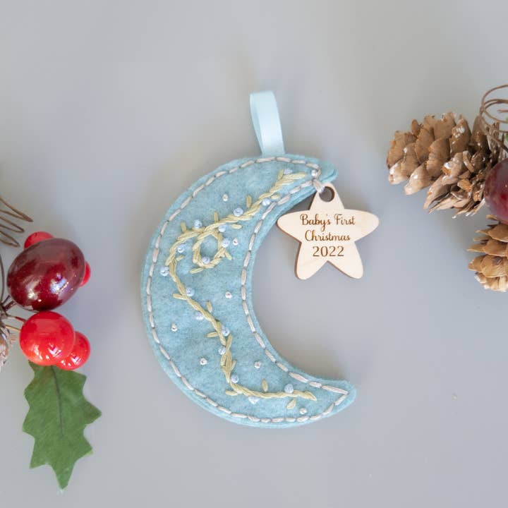 Shelfish Modern - Vendita all'ingrosso Decorazione - Primo ornamento natalizio per bambini ricamato personalizzato3