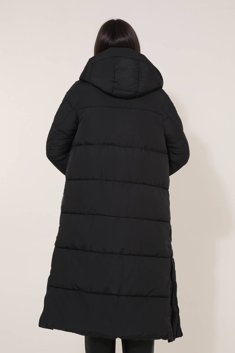 Attrait Paris - Wholesale Puffer Jacket - Women's - Long quilted down jacket with hood7