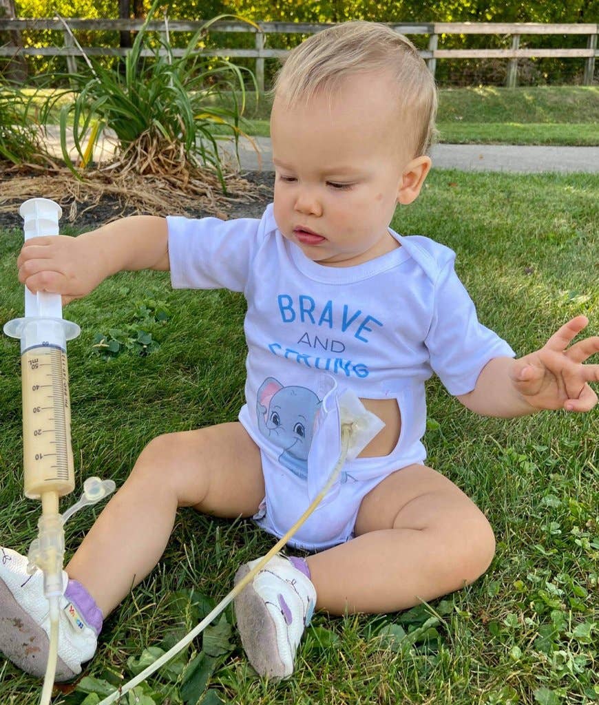 Tubesies – wholesale Overall - Baby – Tubesies Ava Elephant Onesie med G-rör tillgång2