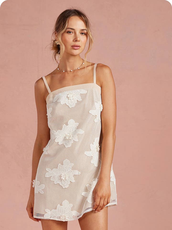 Mini-jurk van geborduurde bloemenmesh voor wholesale door Strut & Bolt