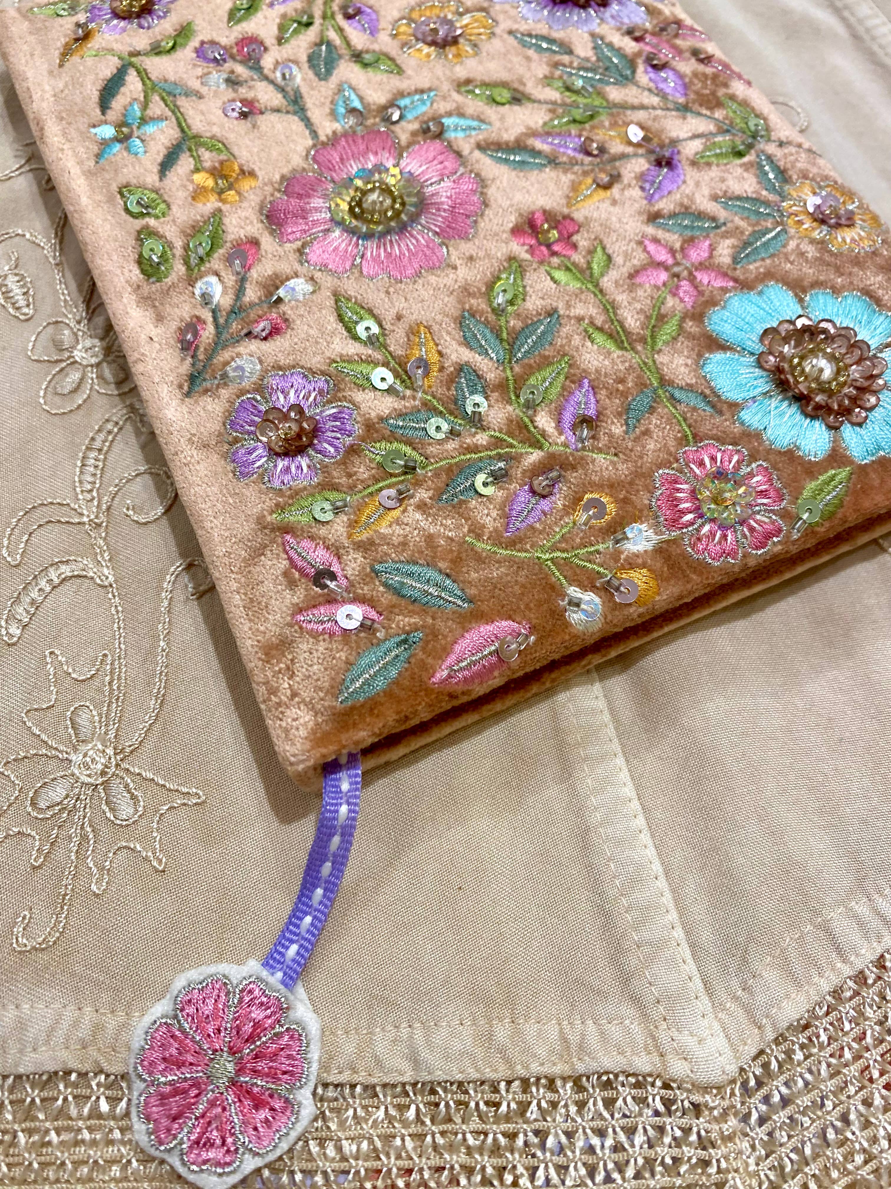 Temple of Treasure - Vendita all'ingrosso Quaderni - Quaderno di velluto con perline e fiori, rosa tenue2