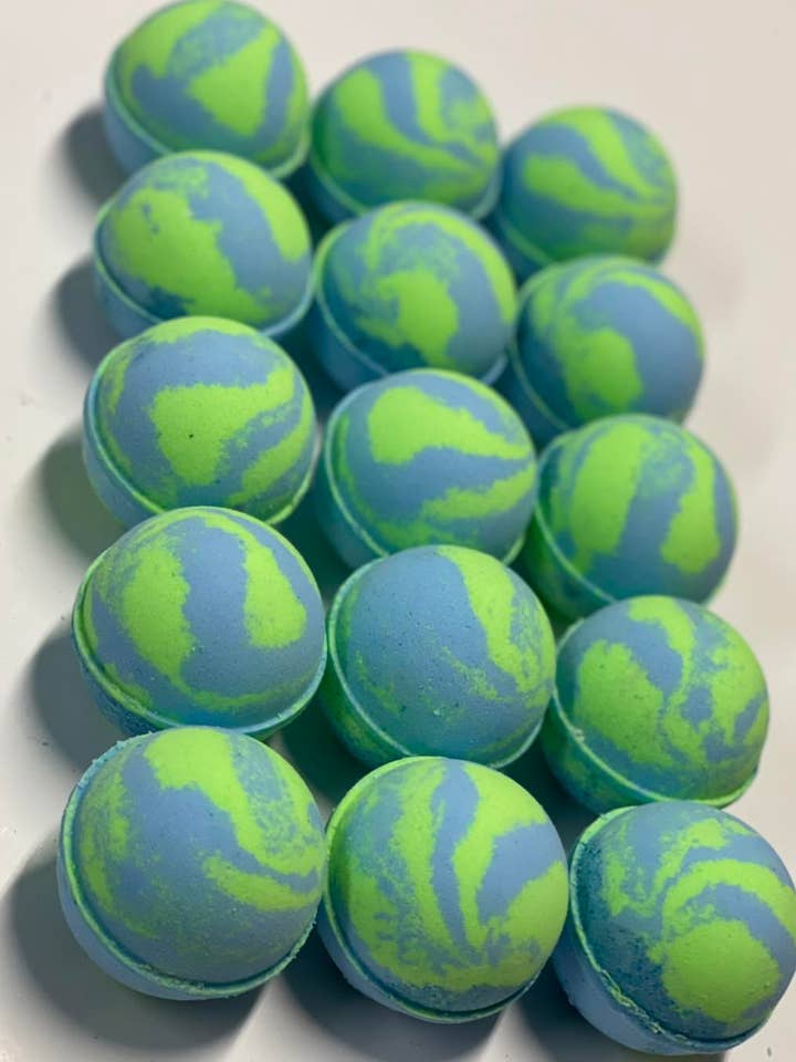 Bombe de bain Gio "Manbomb" pour la vente par Bombshell Beauty bath cosmetics