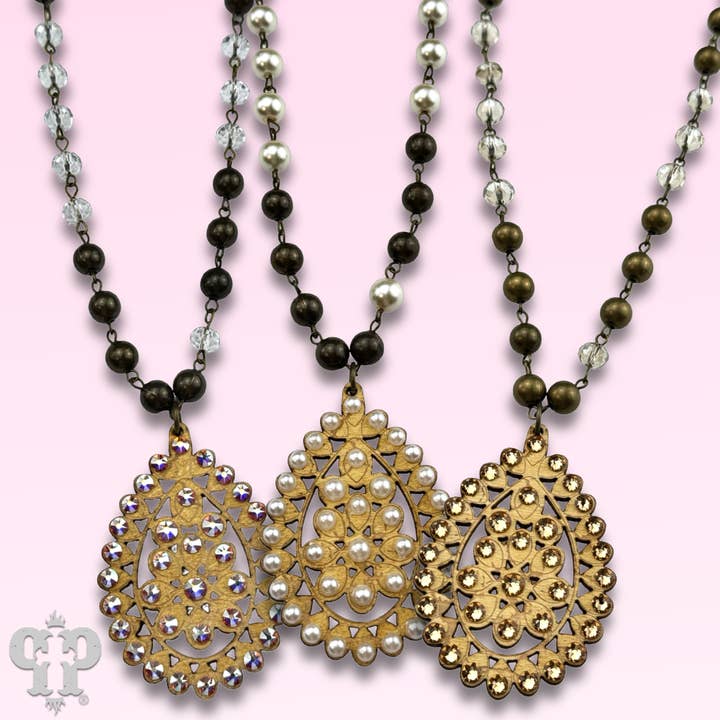 Halsband med länkade pärlor och österrikisk kristallhänge i Santa Fe-tårdroppe för wholesale av Pink Panache Brands