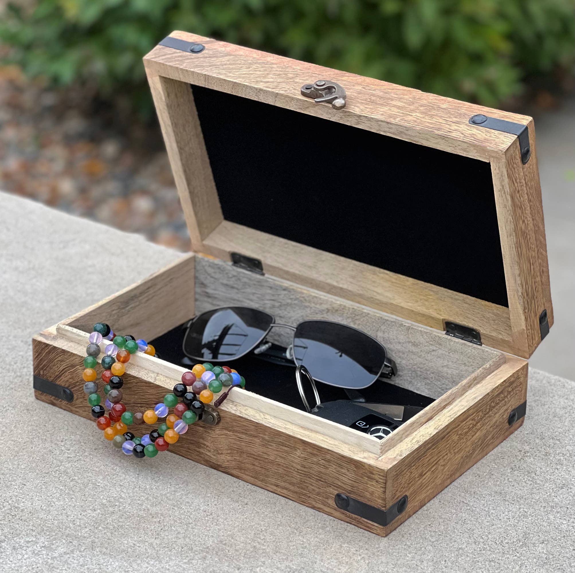 Lungta Imports – wholesale Smyckeskrin och organisatörer – Handsnidade smycken prydnad minnessak trä förvaringslåda2
