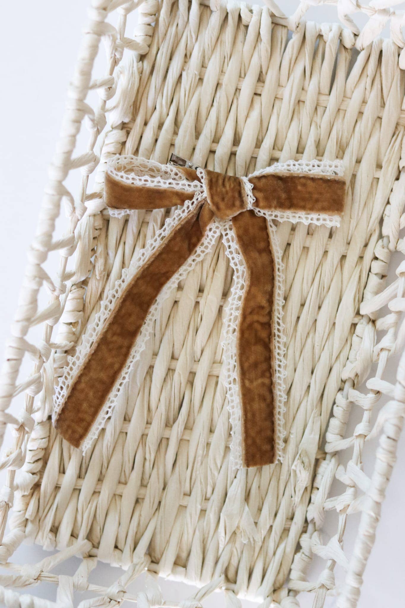 Honeycomb Goods – Engroshandel Hårsløjfe - Børn – Sløjfe til skolepige med lange haler2