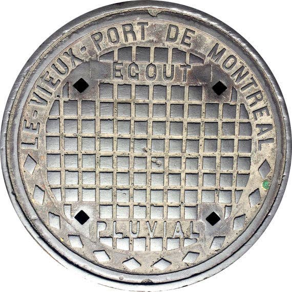 PROJECT CANADA - Vieux Montreal, Canadá - Felpudo con cubierta de alcantarillado para venta al por mayor de Vernakular Photo Designs