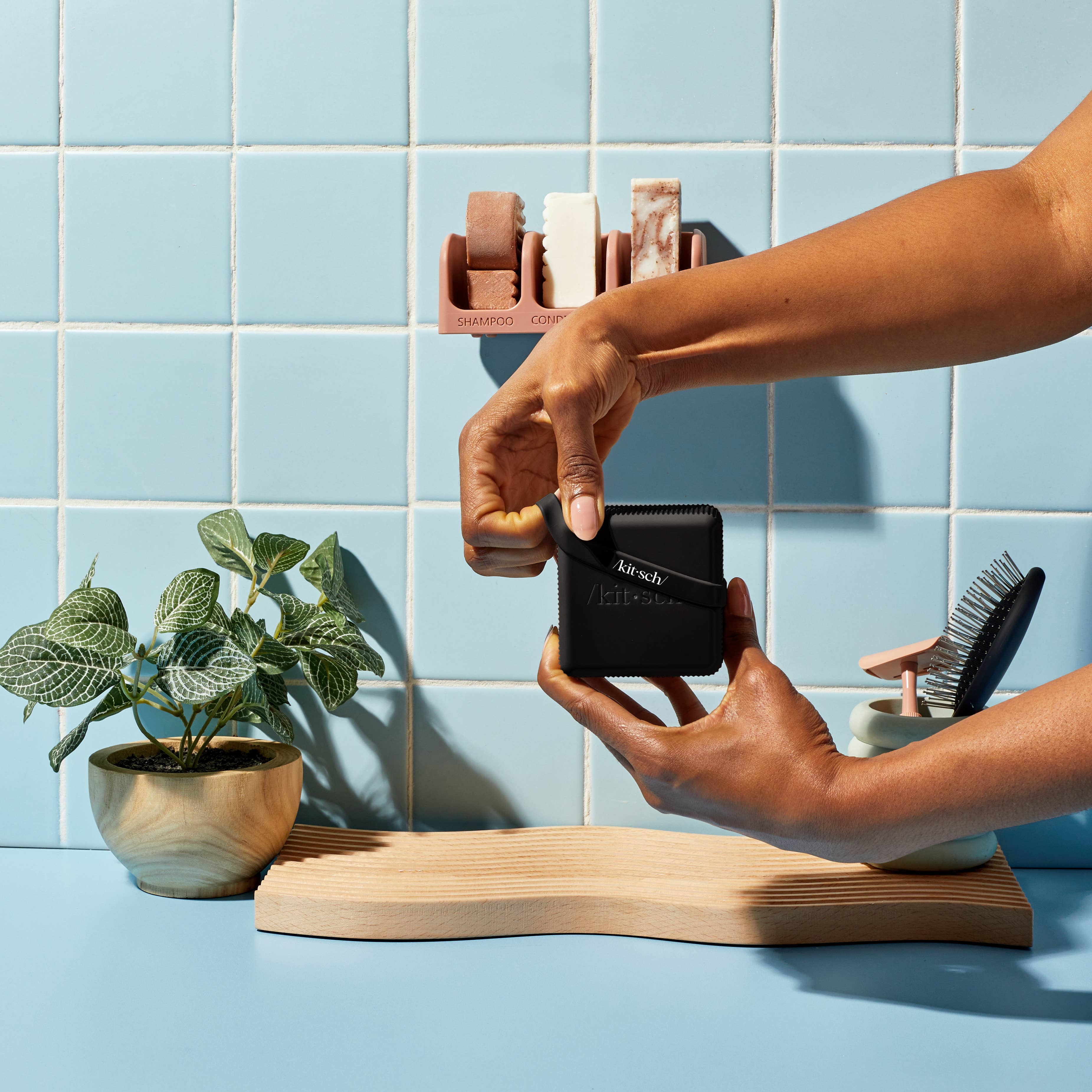 KITSCH - Wholesale Hair Brush/Comb - 2-Compartment Travel Case - Black5