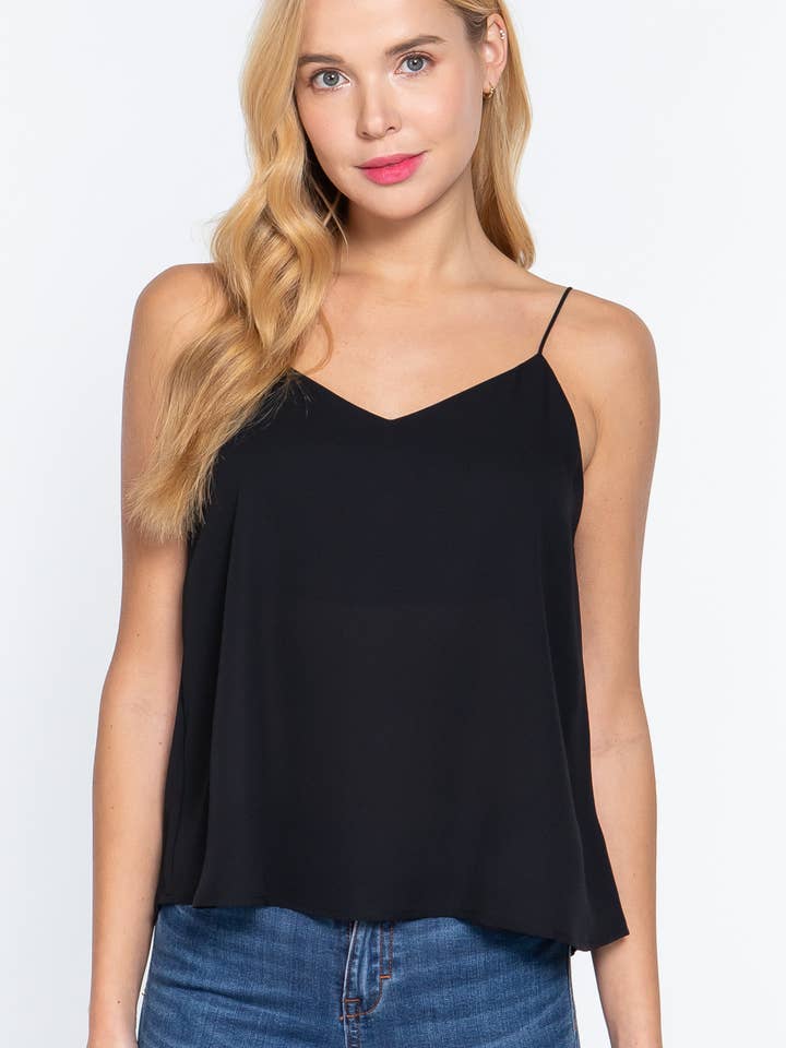 ... SC98370 TOP IN TESSUTO CAMI ADERENTE CON DOPPIO SCOLLO A V per la vendita all'ingrosso da parte di 42POPS