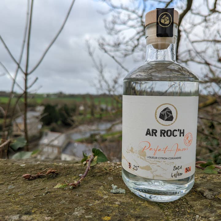 Distillerie Ar Roc'h - Venta al por mayor Licor - Parfait Amour - Licor de limón y cilantro