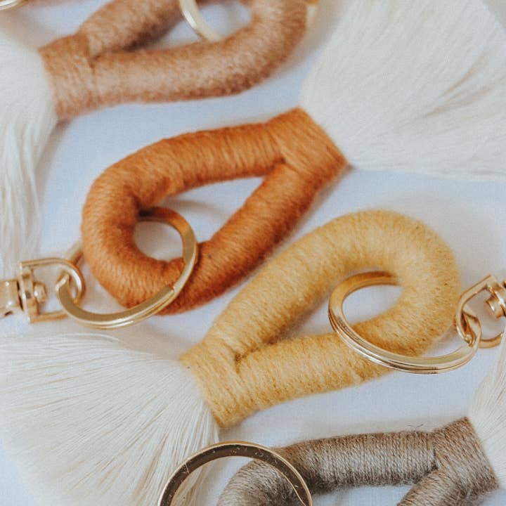 DayCrafter – Großhandel Schlüsselanhänger – Damen – Mini-Schlüsselanhänger mit Quaste - Boho Keychain3