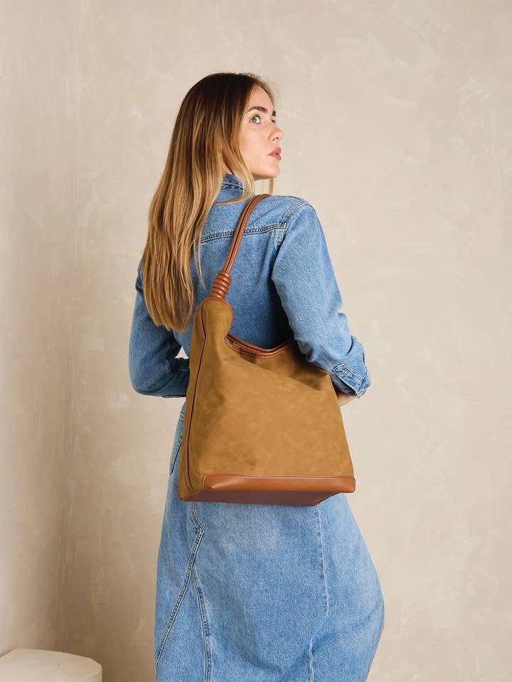 M2542 Harper Distressed Hobo avec pochette intérieure pour la vente par Jen & Co.