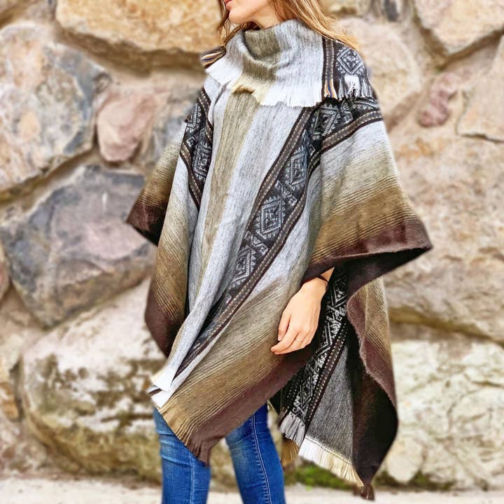 Letvægts Baby Alpaca Uld Collared Unisex Poncho for engroshandel hos ECUALAMA