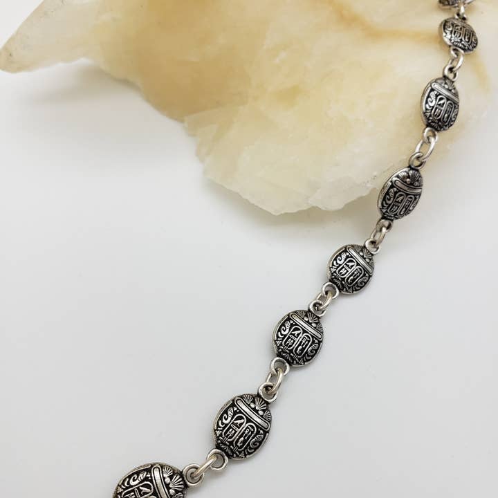 Discoveries, Inc. - Vendita all'ingrosso Braccialetto con ciondolo/pendente - Bracciale a maglie con scarabeo egiziano, argento anticato4