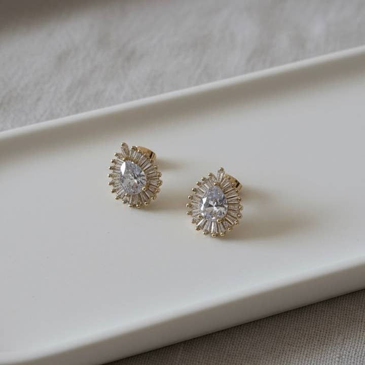 Maeva – 18K gold-plated stud earrings with zircons for wholesale by DUESTELLE ITALIA