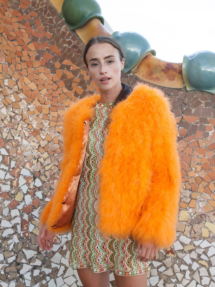 Fjerjakke i fuzzy orange for engroshandel hos Pellobello