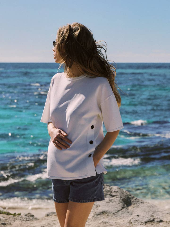 Crepe gebreide top met knoopsluiting voor wholesale door Soon Maternity