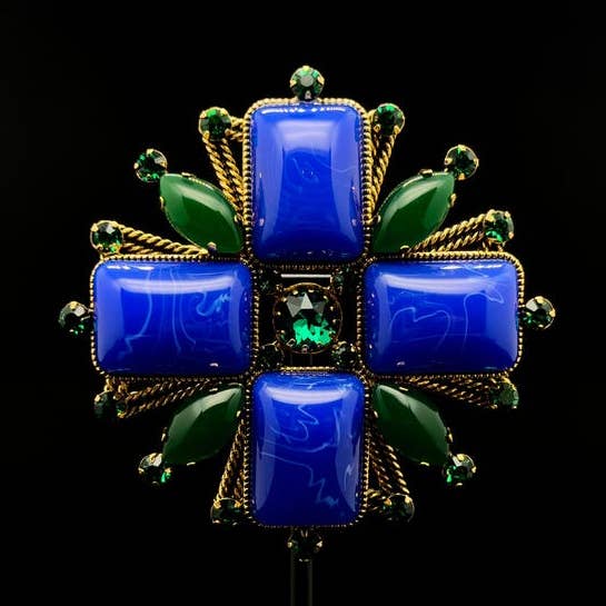 Cross Gemstone Brooch – Elegant Blue Brooch for Overcoats and Winter Elegance for wholesale by Zenthaven