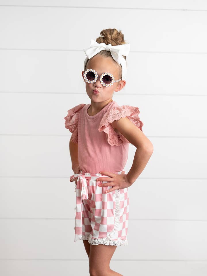 Ensemble court à volants à carreaux en dentelle rose pour filles printemps été pour la vente par Oopsie Daisy