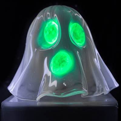 Handgeblazen glazen spook decoratief tafelbladobject voor wholesale door Slow Burn Glass Studio LLC