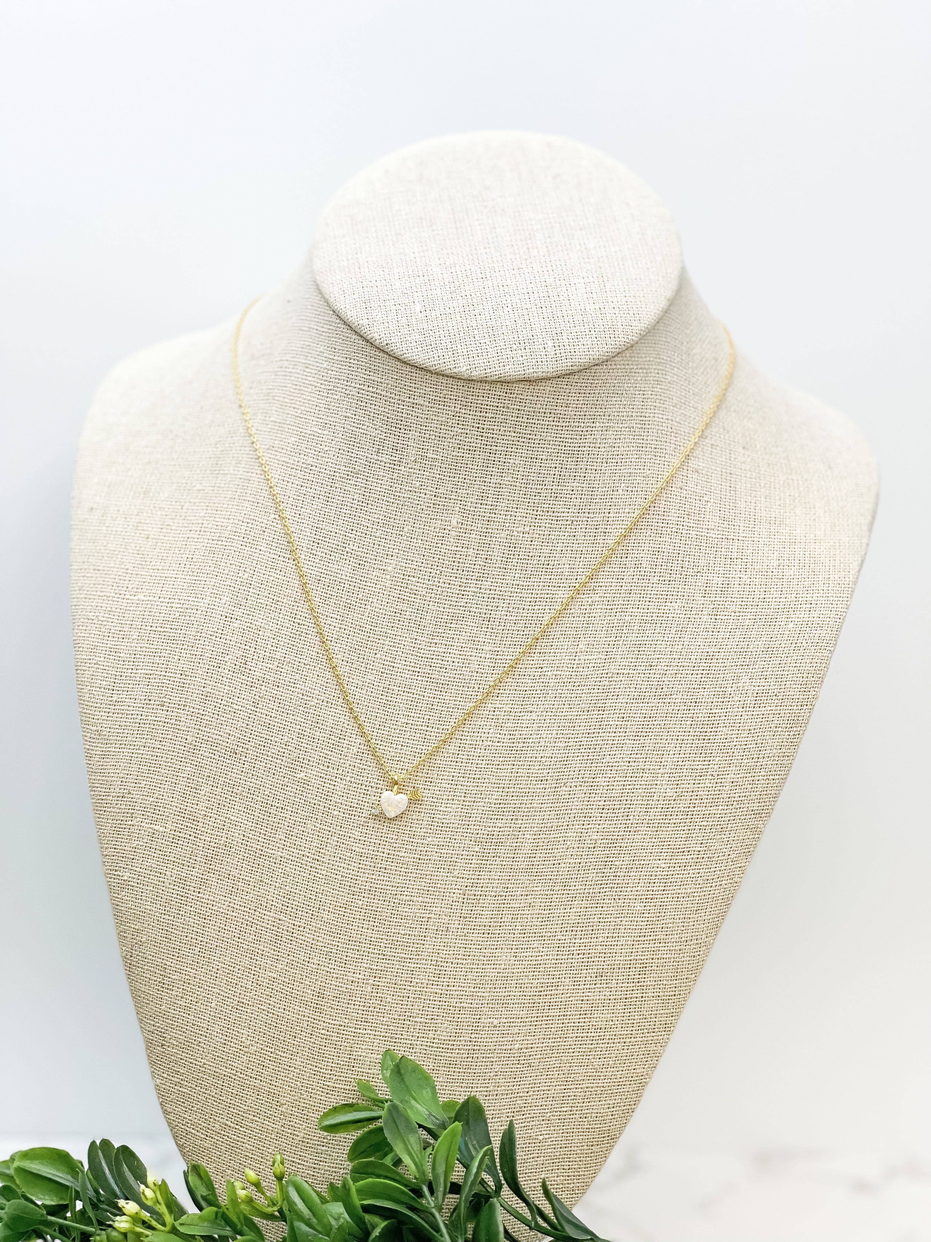 Prep Obsessed Wholesale - Venta al por mayor Collares con colgantes/abalorios - Collar con colgante de flecha de Cupido dorado brillante1