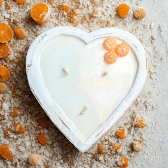 Bougie en cire de soja parfumée à la tarte à la citrouille | Bol en forme de cœur pour la vente par Val Viola Candles